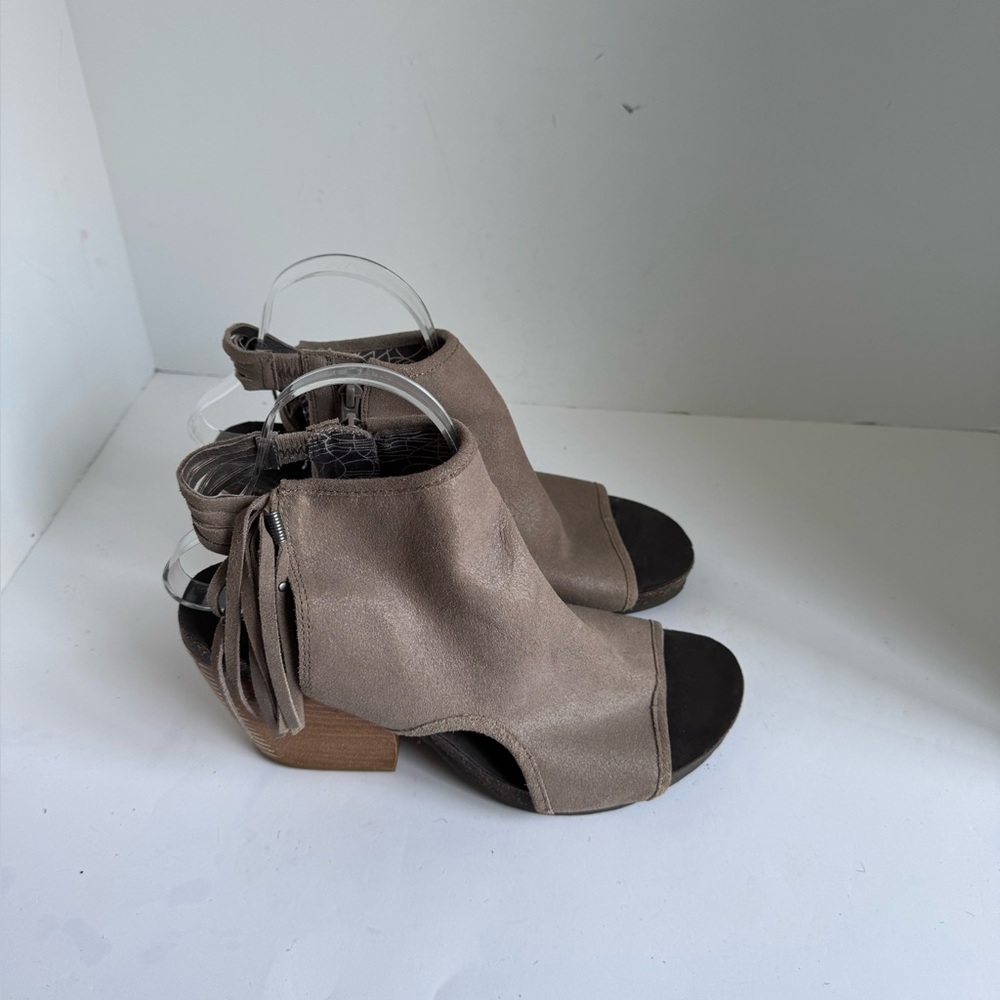 OTBT Free Spirit Fringed Tan Suede Chunky Heeled Sandals Womens Size 10 - Picture 11 of 16